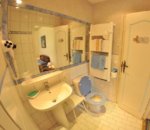 Hotel-Logis La Coraline Gannat Bagian luar foto
